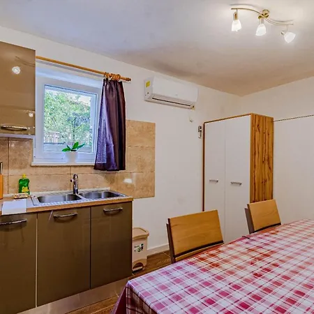 A2-apartment 50m From The With The Sea View Apartman *